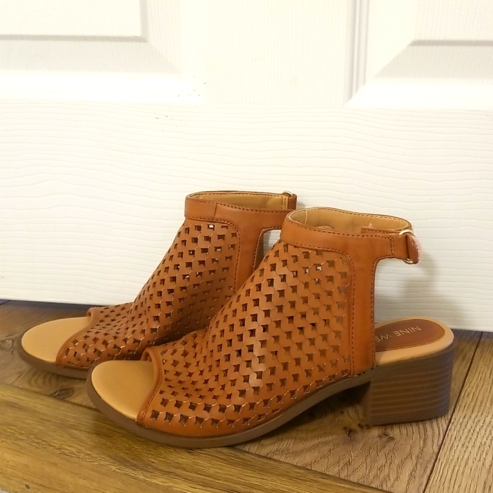 Nine West women sandals size 35